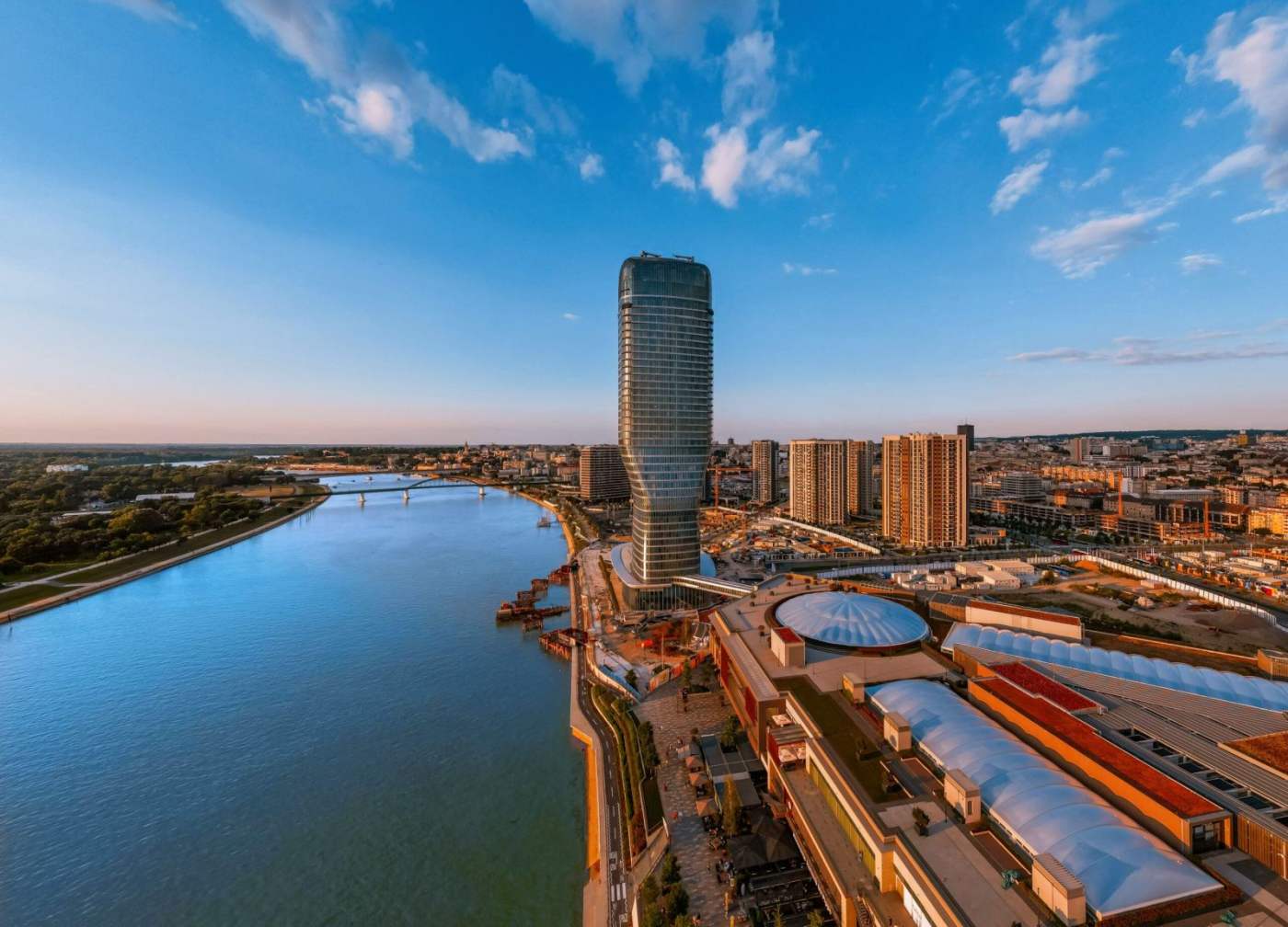 Panorama Beograda na vodi i Kule Beograd