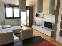 Trosoban stan — Bulevar Medijana — fotografija 1