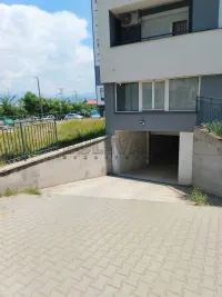 Garaža — Zetska — fotografija 2