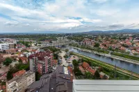 Trosoban stan — Bulevar Nemanjića — fotografija 1