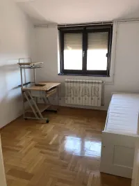 Trosoban stan — Bulevar Medijana — fotografija 8