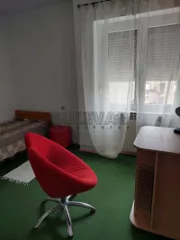 Trosoban stan — Prvomajska — fotografija 7