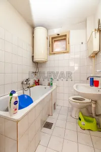Kuća — Bulevar 12.februar — fotografija 19