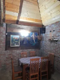 Kuća — Knić — fotografija 10