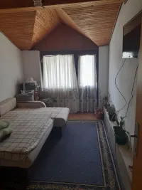 Kuća — Knić — fotografija 16