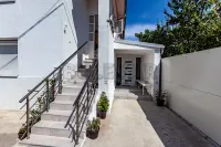 Kuća — Knjaževačka — fotografija 1