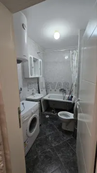 Jednoiposoban stan — Kej Kola srpskih sestara — fotografija 4