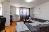 Trosoban stan — Bulevar Nemanjića — fotografija 2