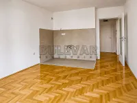 Jednoiposoban stan — Cara Dušana — fotografija 3