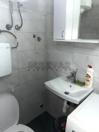 Jednoiposoban stan — Bulevar Nemanjića — fotografija 7