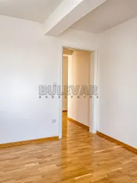 Trosoban stan — Durmitorska — fotografija 7