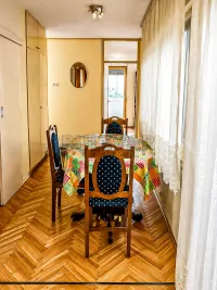 Troiposoban stan — Trg 14. oktobra — fotografija 2
