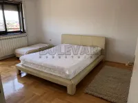 Trosoban stan — Bulevar Medijana — fotografija 11