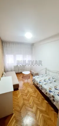 Trosoban stan — Sinđelićev trg — fotografija 5