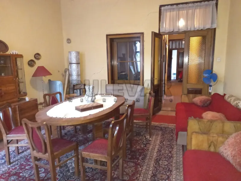 Više od tri spavaće sobe kuća, Centar, Kragujevac