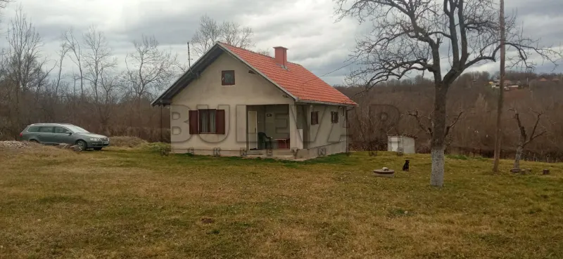 Više od tri spavaće sobe kuća, Toponica, Knić