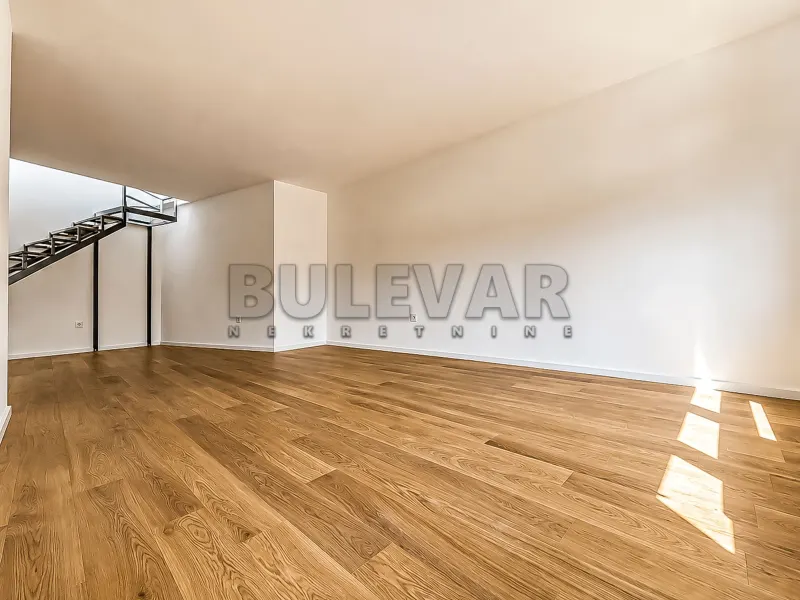 Više od tri spavaće sobe stan, Centar, Niš