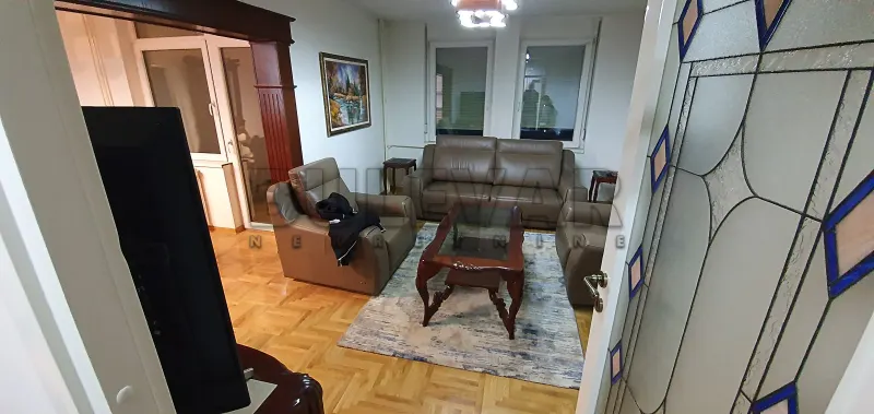 Više od tri spavaće sobe stan, Trošarina, Niš