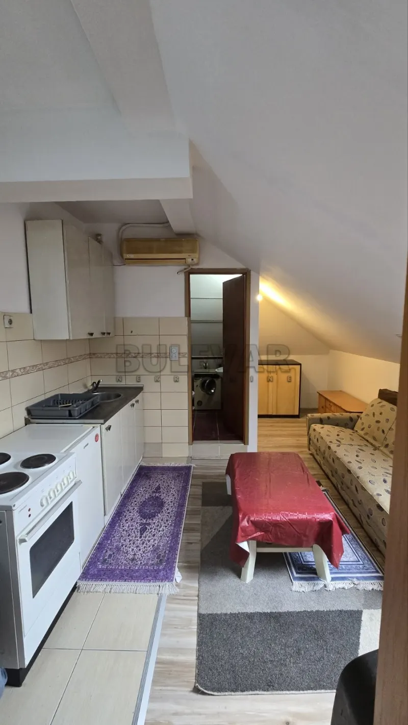 Garsonjera - Studio stan, Gradska bolnica, Niš