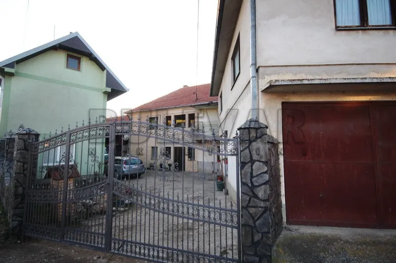 Više od tri spavaće sobe kuća, Merošina, Merošina