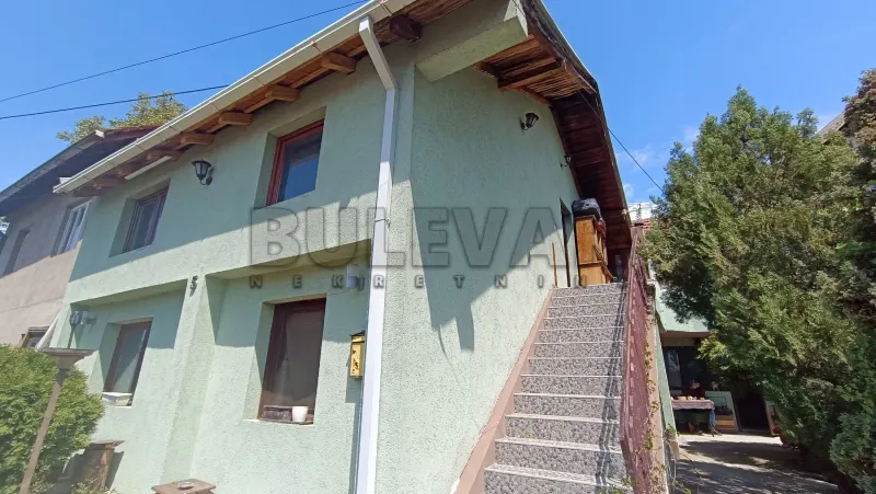 Više od tri spavaće sobe kuća, Hisar, Leskovac