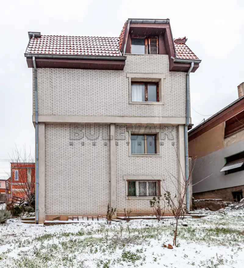 Više od tri spavaće sobe kuća, Apelovac, Niš
