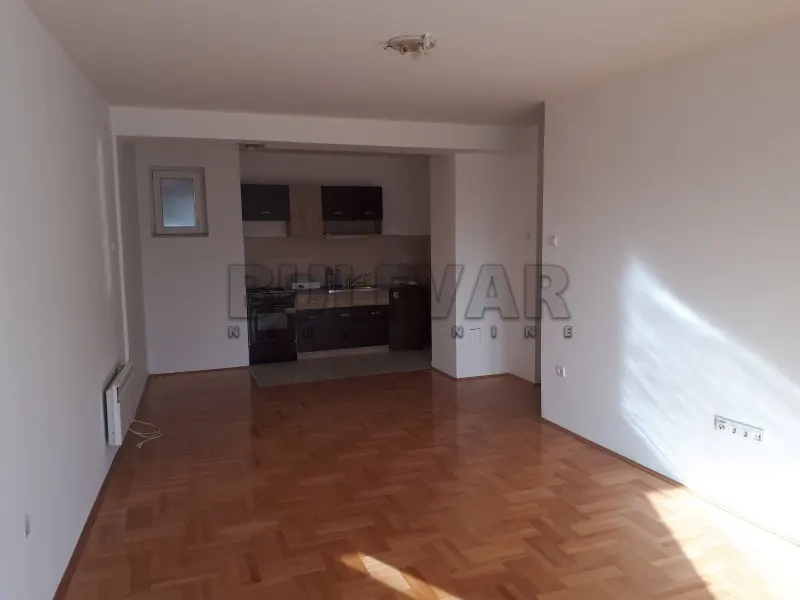 Jednoiposoban stan, Dom zdravlja, Niš