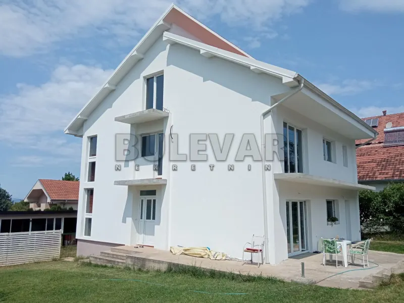 Više od tri spavaće sobe poslovni prostor, Pasi poljana, Niš