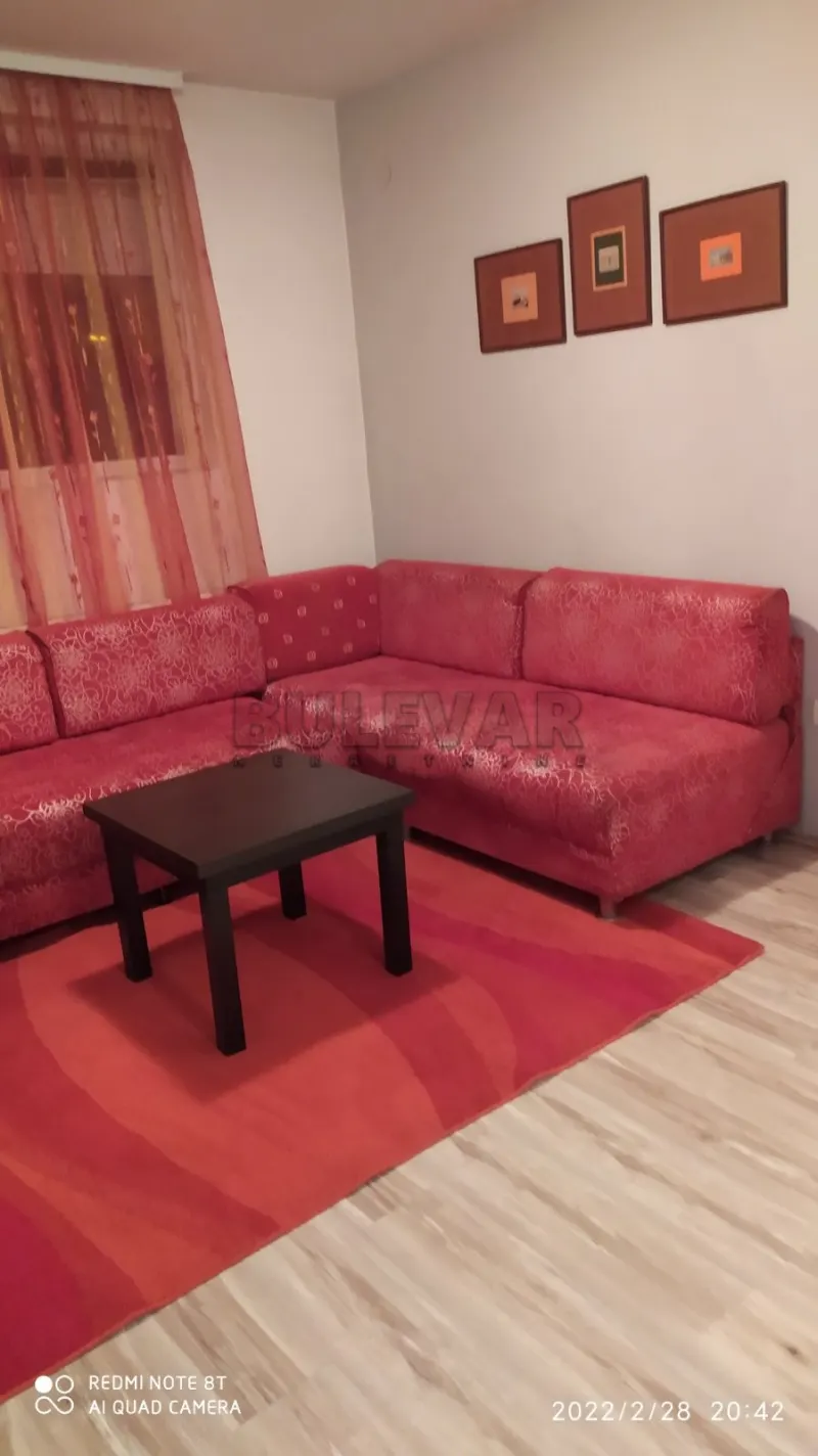 Jednoiposoban stan, Pravni fakultet, Niš
