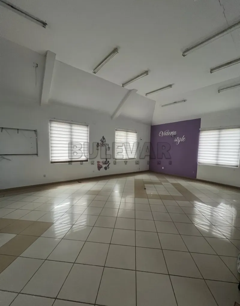 Više od tri spavaće sobe poslovni prostor, Svrljig, Svrljig