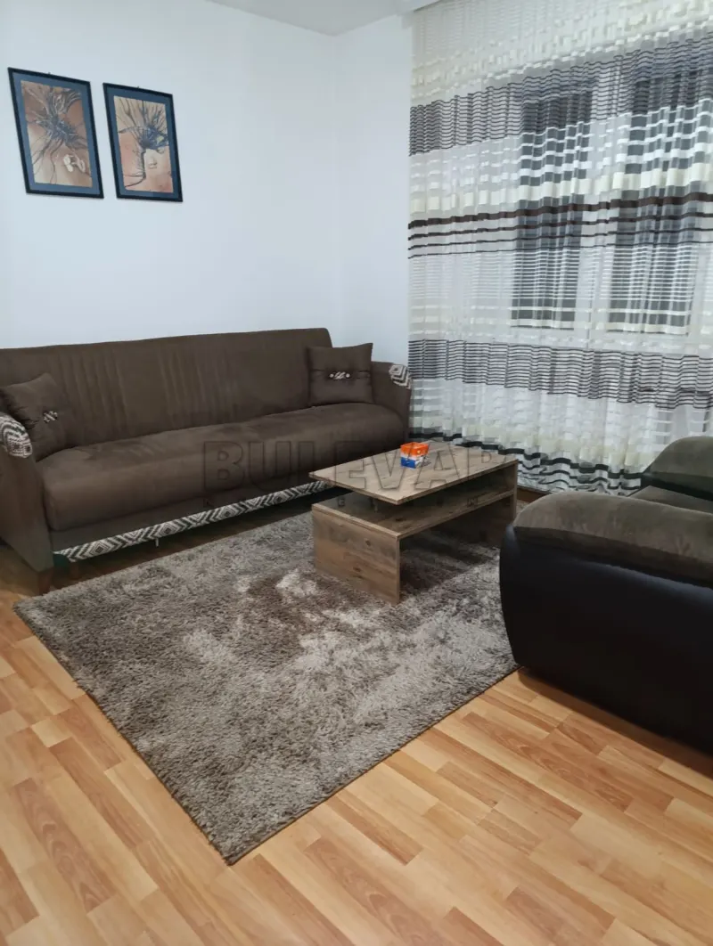 Trosoban kuća, Staro groblje, Niš
