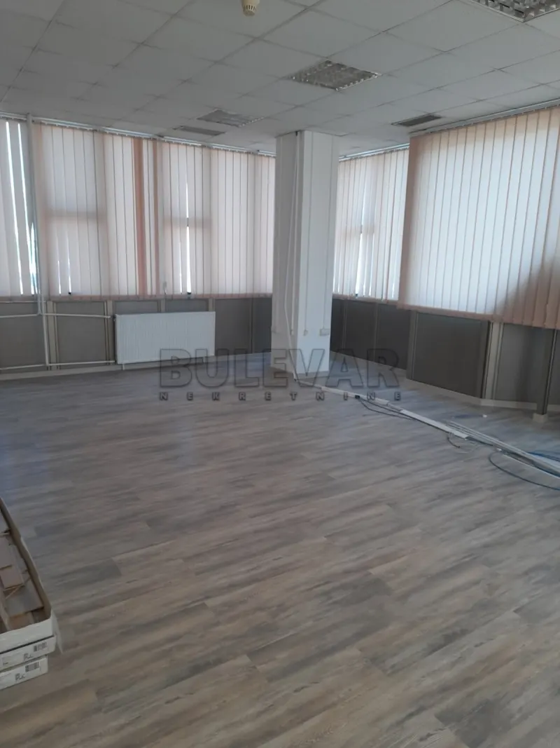Više od tri spavaće sobe poslovni prostor, Centar, Niš
