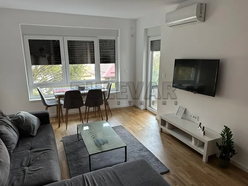 Jednoiposoban stan, Obilićev venac, Niš