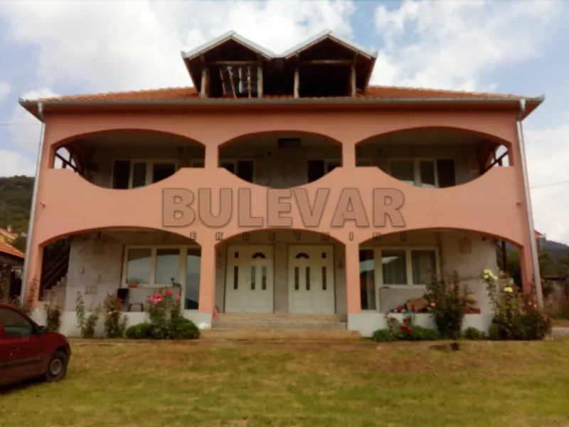 Više od tri spavaće sobe kuća, Bovan, Aleksinac, Bovan