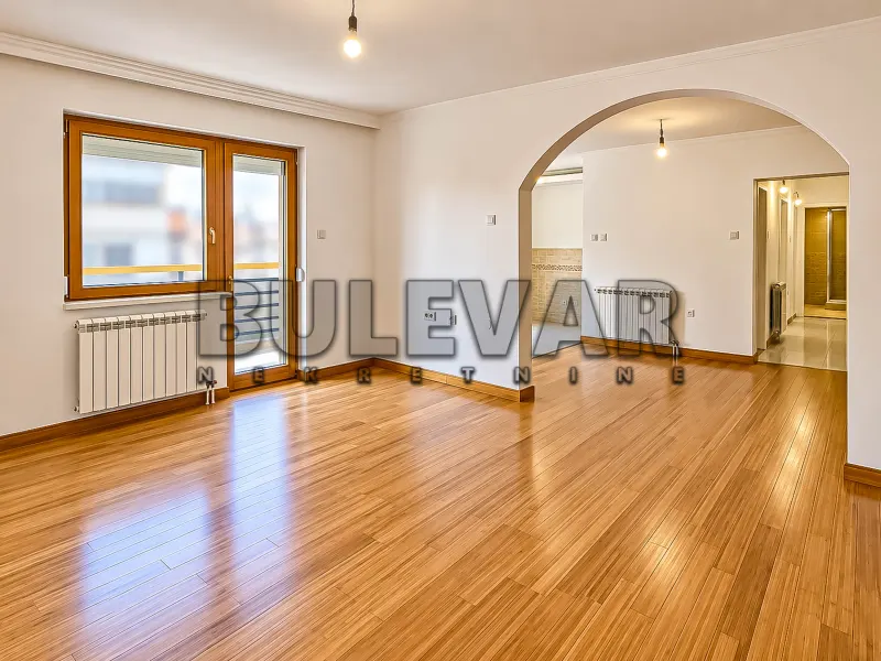Trosoban poslovni prostor, Centar, Niš, Милорада Вељковића Шпаје
