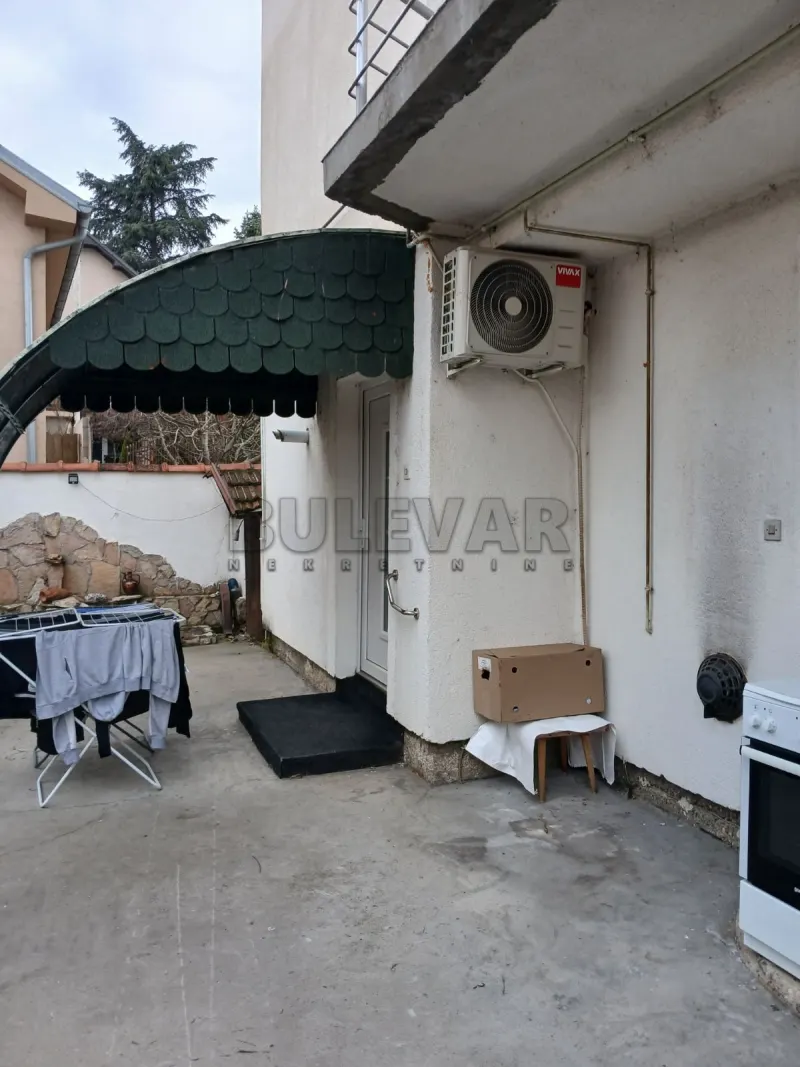 Više od tri spavaće sobe kuća, Jabučar, Kragujevac