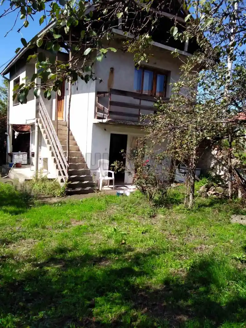 Više od tri spavaće sobe kuća, Berbatovo, Niš