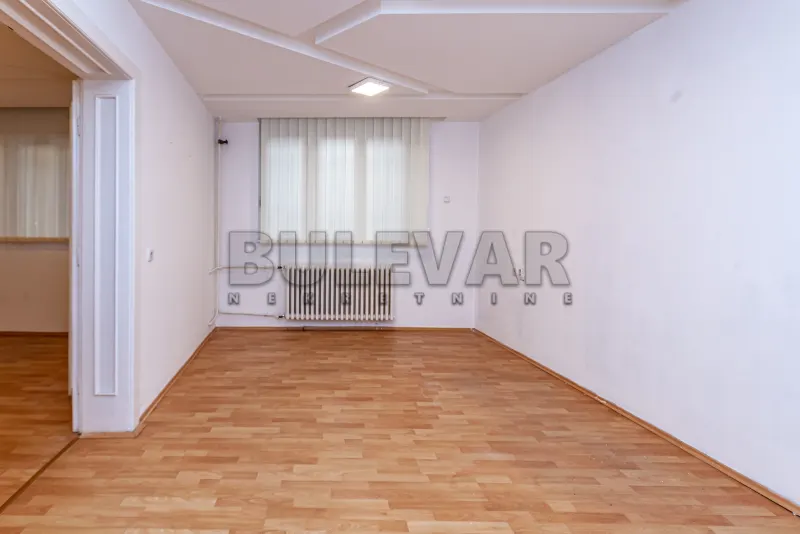Trosoban poslovni prostor, Centar, Niš