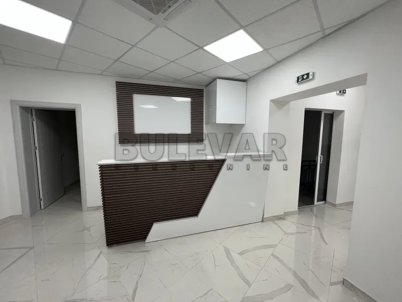 Više od tri spavaće sobe poslovni prostor, Centar, Vranje