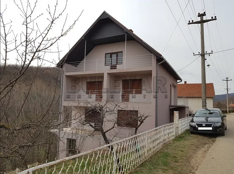 Više od tri spavaće sobe kuća, Krajkovac, Merošina