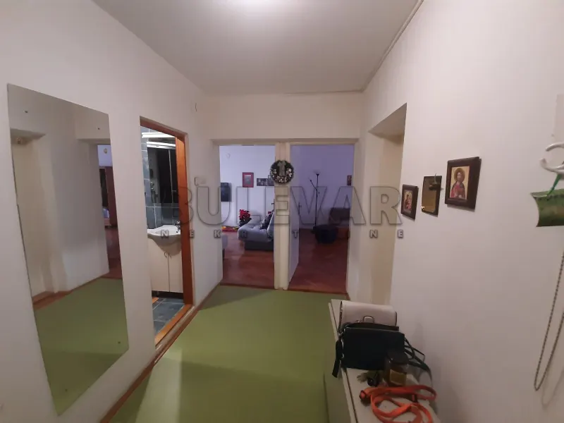 Trosoban poslovni prostor, Obilićev venac, Niš