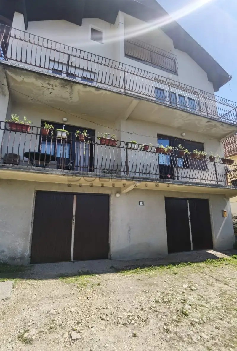 Više od tri spavaće sobe kuća, Bresnica, Kragujevac