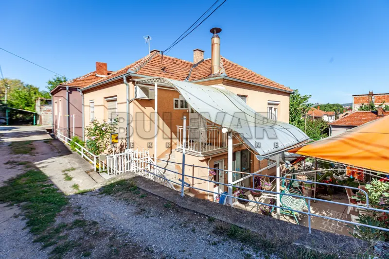 Više od tri spavaće sobe kuća, Apelovac, Niš