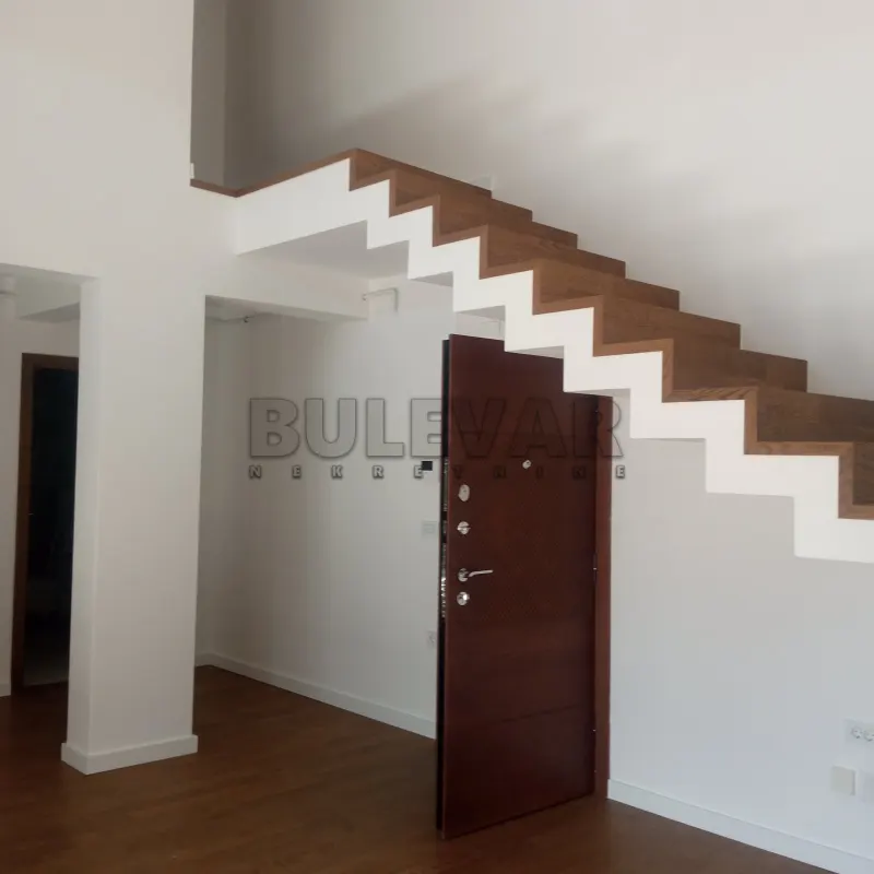 Više od tri spavaće sobe stan, Erdoglija, Kragujevac
