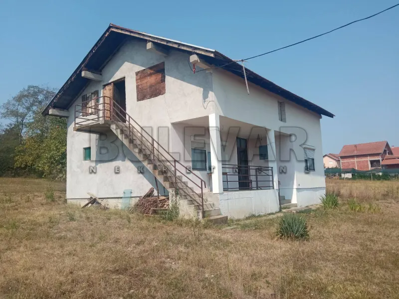 Troiposoban kuća, Knić, Knić, Општина Кнић