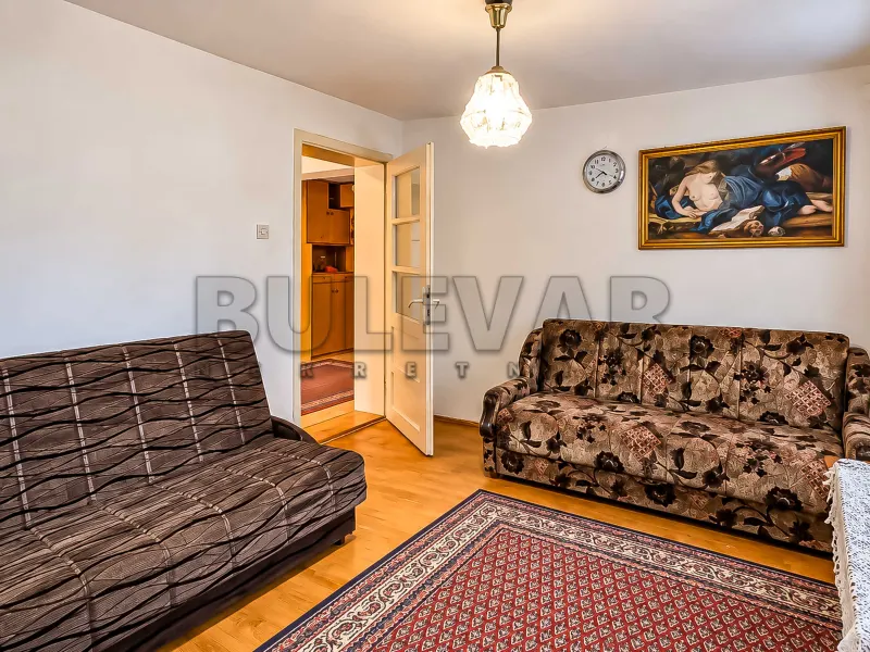 Trosoban stan, Ratko Jović, Niš, Булевар 12. фебруар