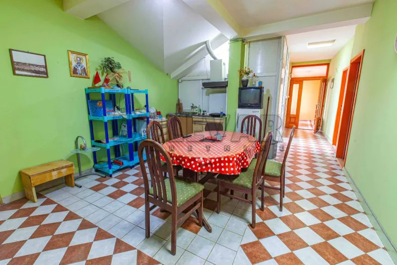Više od tri spavaće sobe kuća, Donja Vrežina, Niš