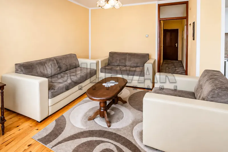 Više od tri spavaće sobe kuća, Donja Vrežina, Niš, Скопска