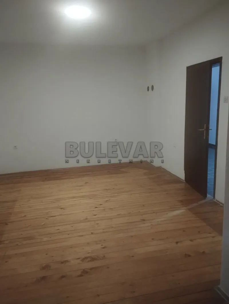 Jednoiposoban stan, Ledena stena, Niš