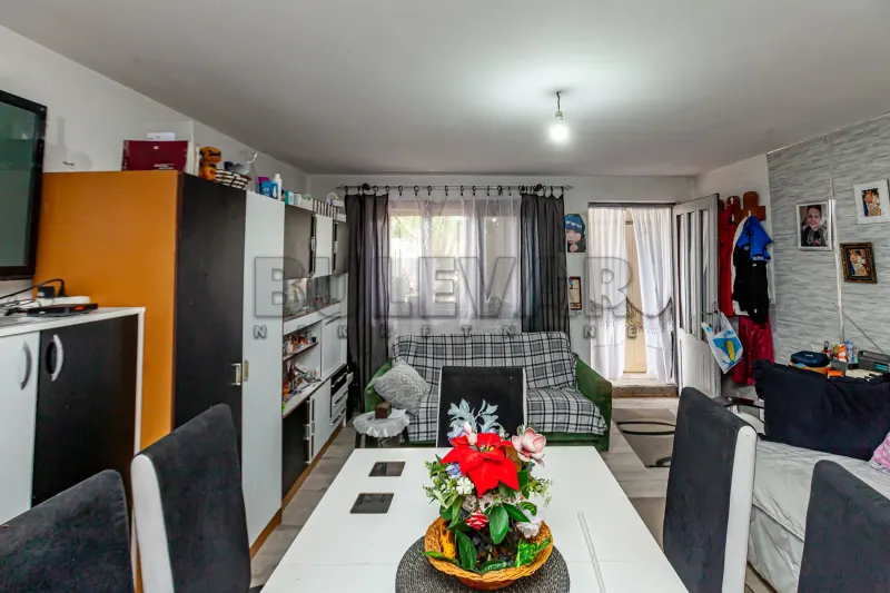 Više od tri spavaće sobe kuća, Aleksandrovo, Merošina